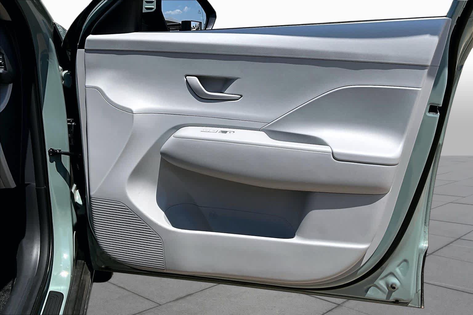 Used 2025 Hyundai Kona SEL FWD image 24