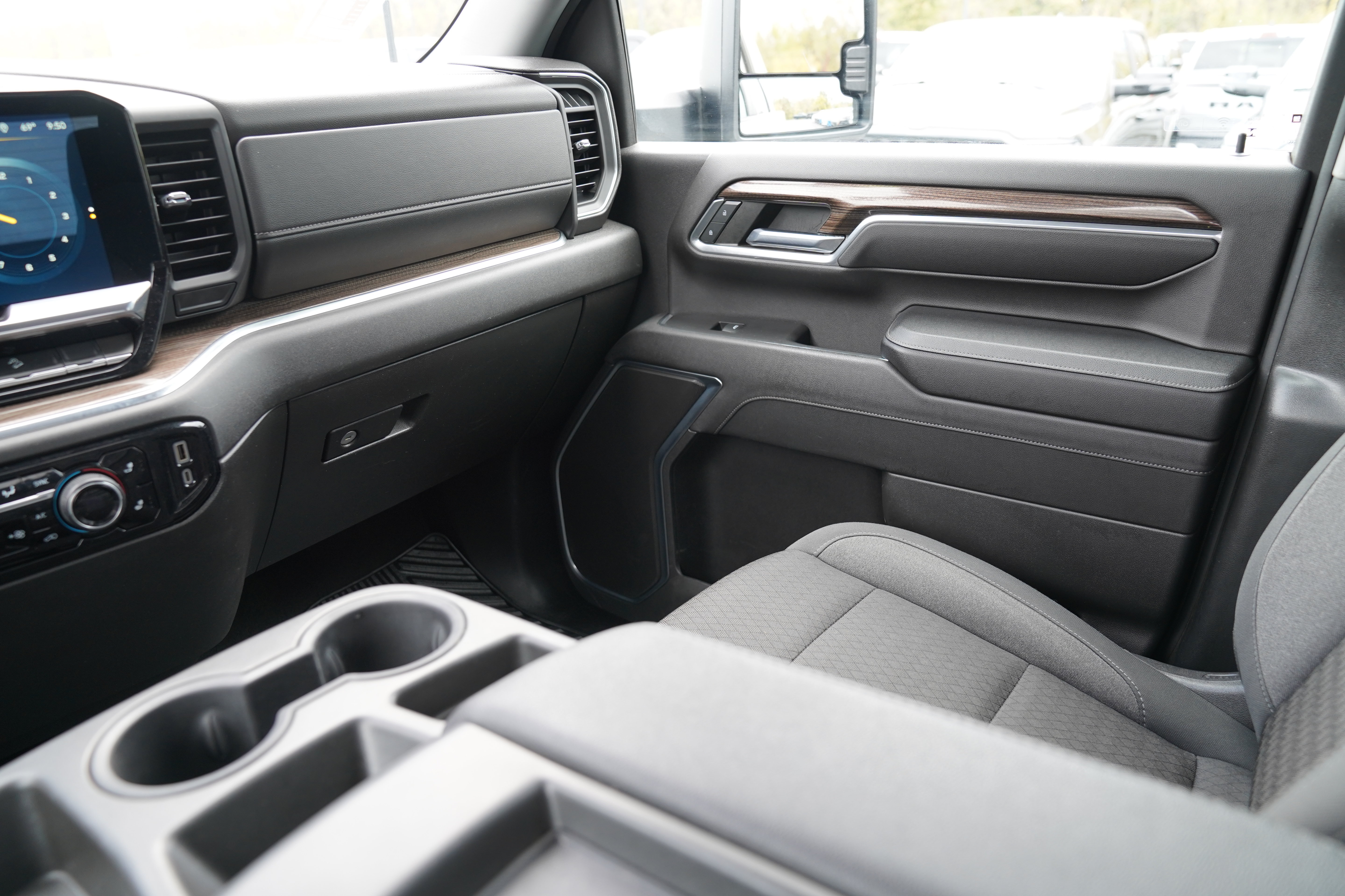 Used 2024 Chevrolet Silverado 2500 LT w/ Convenience Package AWD/4WD image 12