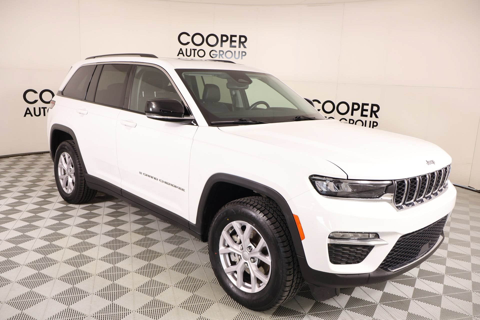 Used 2022 Jeep Grand Cherokee Limited AWD/4WD video 1