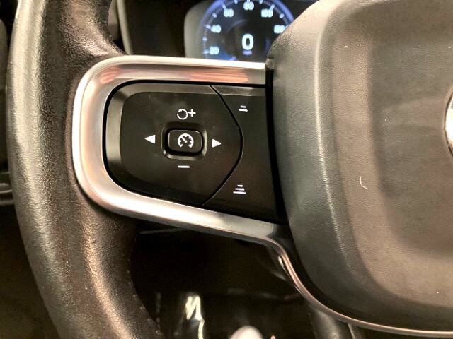 Used 2019 Volvo XC40 T5 Momentum image 29