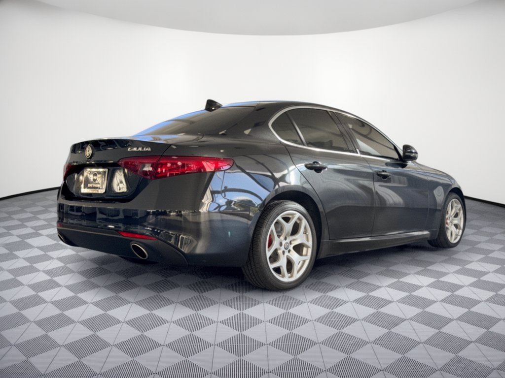 Used 2020 Alfa Romeo Giulia Ti w/ Active Blind Spot Package AWD/4WD image 9
