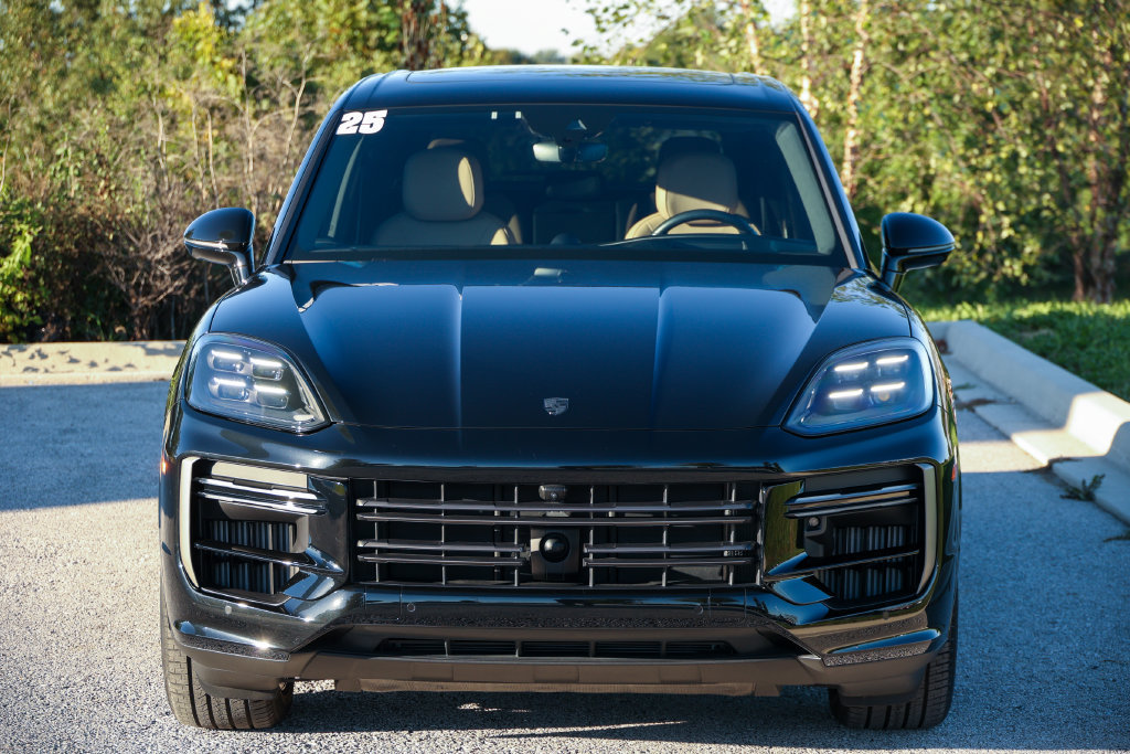 Certified 2025 Porsche Cayenne Turbo AWD/4WD image 20