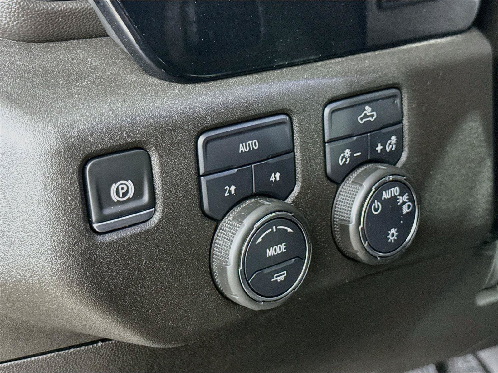 Used 2025 Chevrolet Silverado 1500 LT AWD/4WD image 12