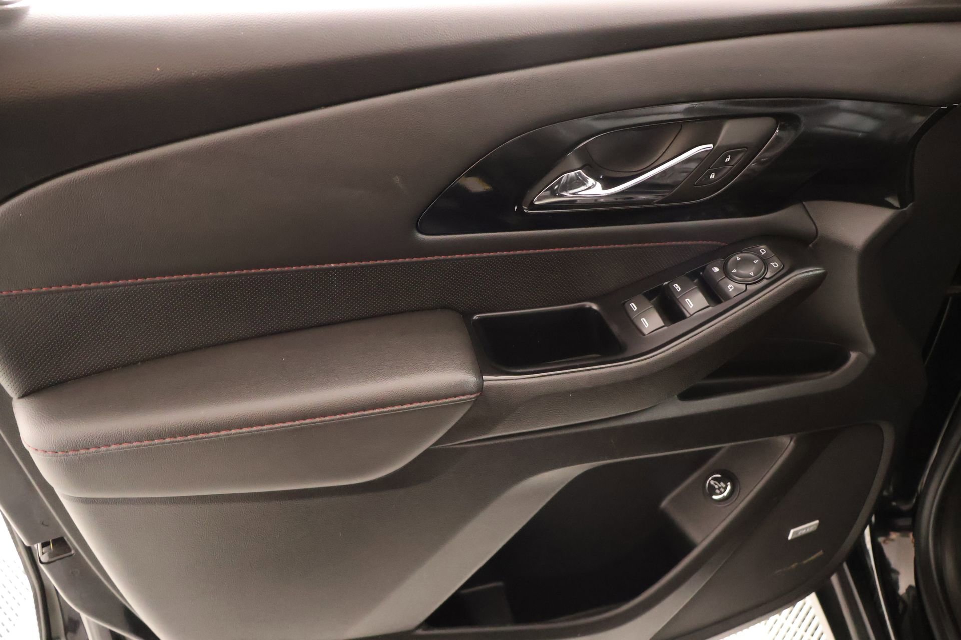Used 2023 Chevrolet Traverse RS w/ LPO, Floor Liner Package FWD image 16