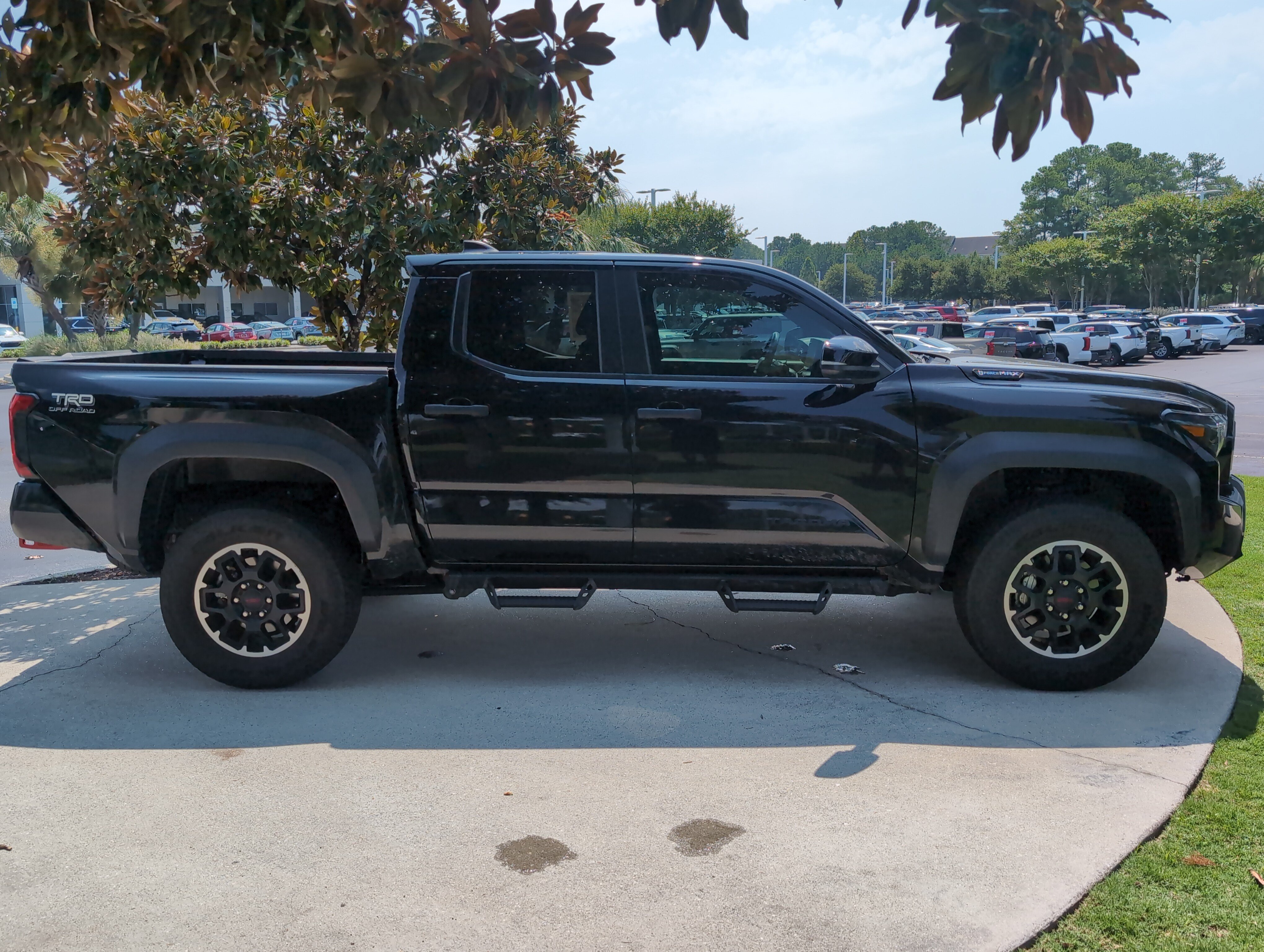 Used 2024 Toyota Tacoma TRD Off-Road w/ TRD Off Road Upgrade Package AWD/4WD image 11