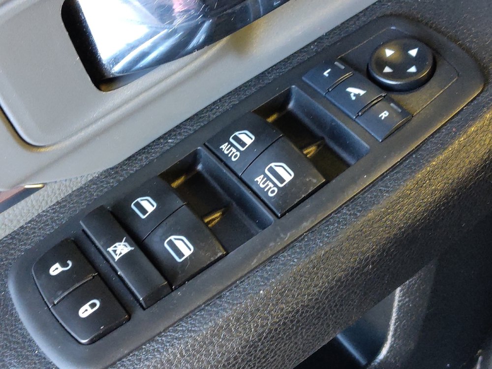 Used 2021 RAM 1500 Classic SLT RWD image 27