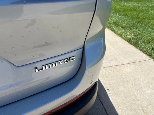 Used 2023 Jeep Grand Cherokee L Limited AWD/4WD image 9