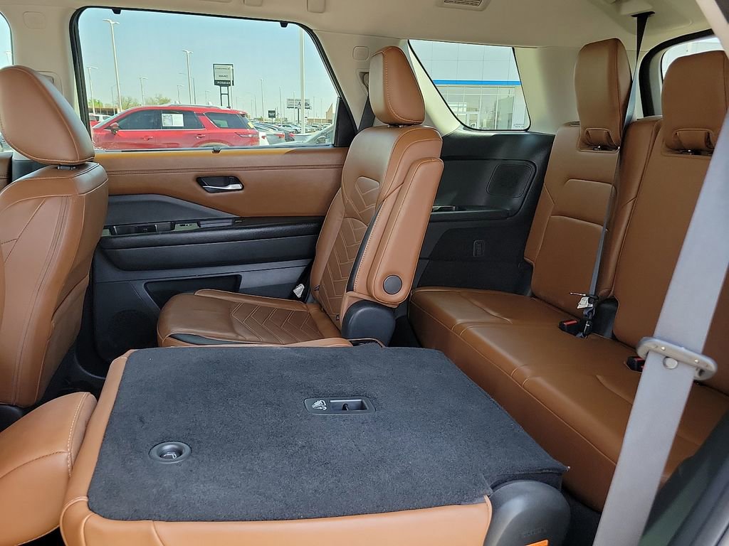 Used 2023 Nissan Pathfinder Platinum AWD/4WD image 16