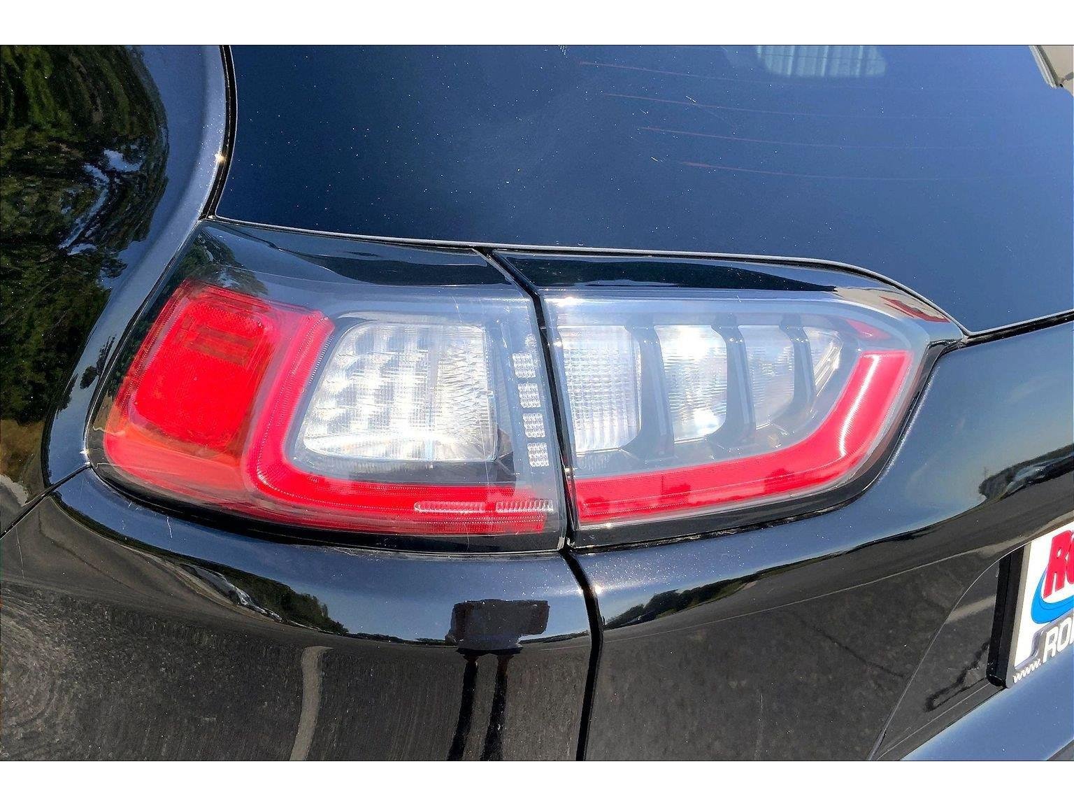 Used 2022 Jeep Cherokee Latitude Lux w/ Sun & Sound Group FWD image 29