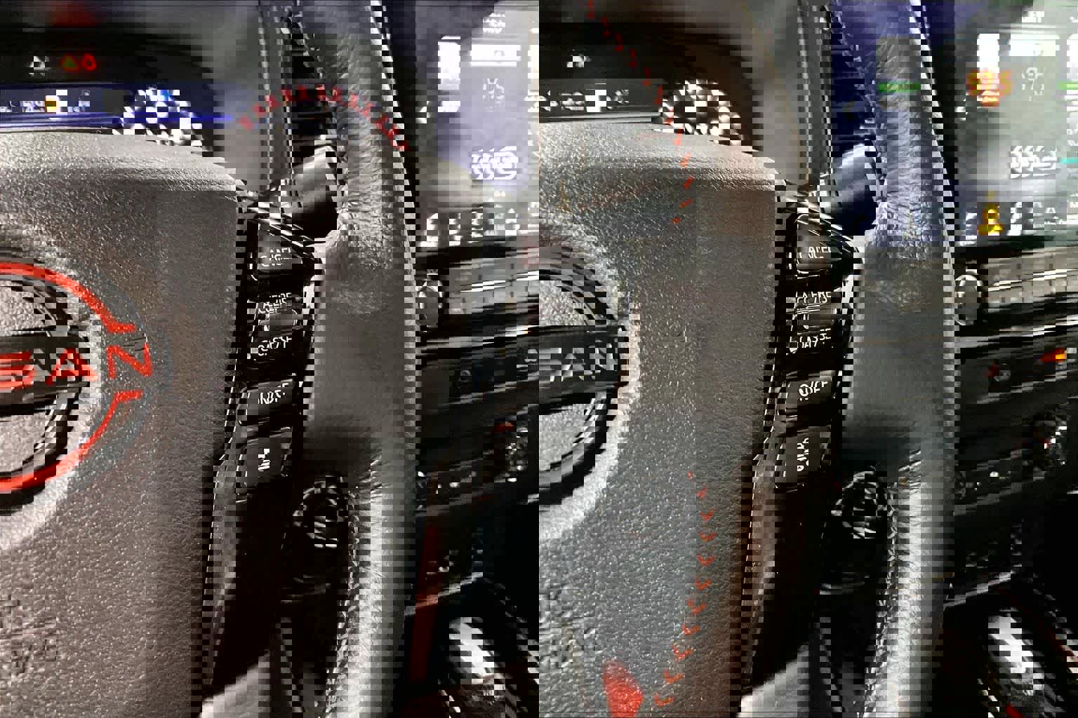 Used 2024 Nissan Frontier PRO-4X w/ Pro Convenience Package image 22