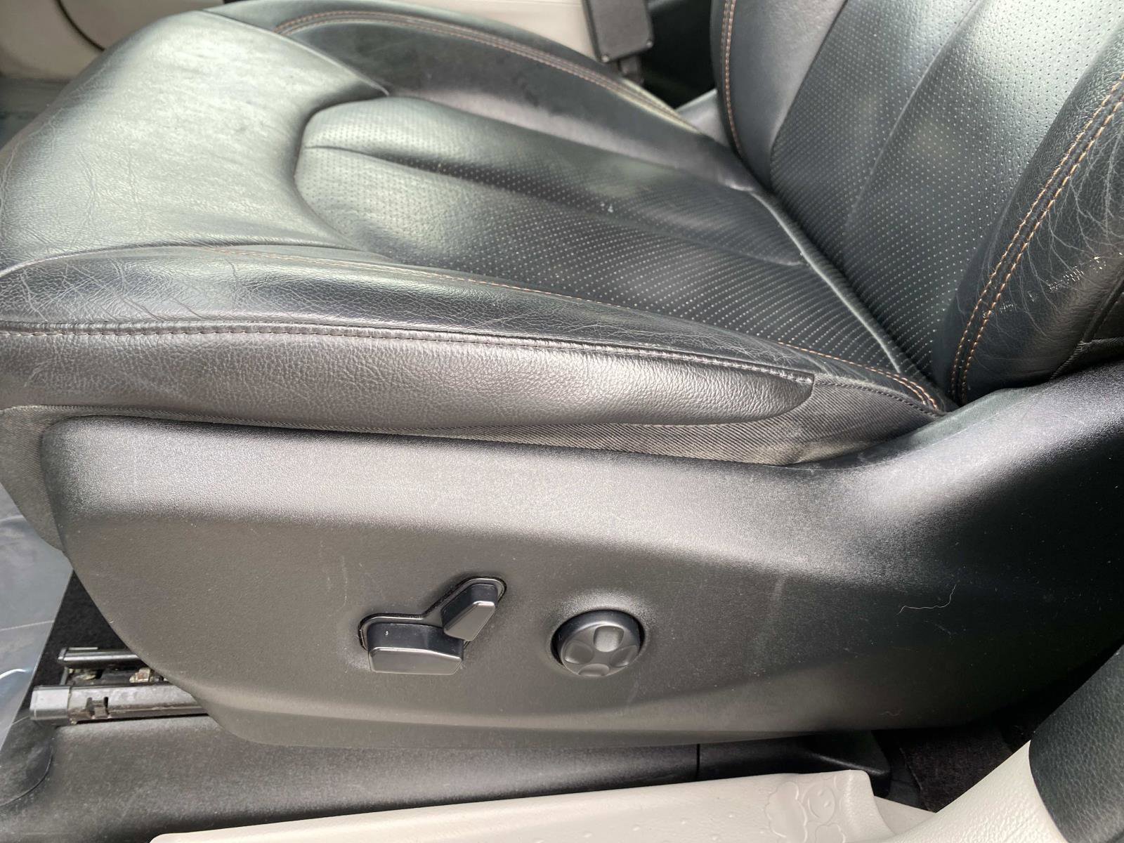 Used 2019 Chrysler Pacifica Touring-L FWD image 21