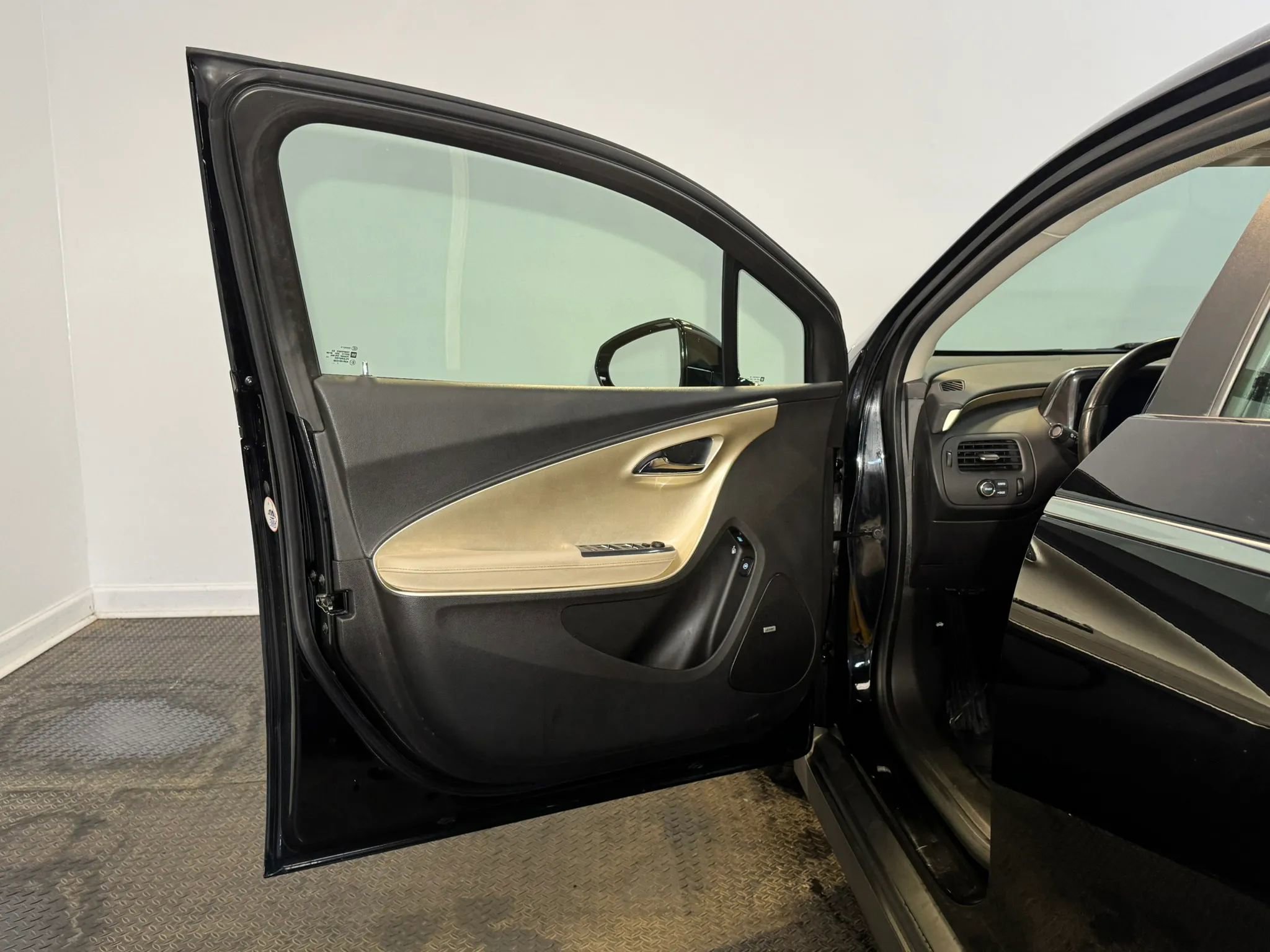 Used 2012 Chevrolet Volt Premium w/ Premium Trim Package image 7