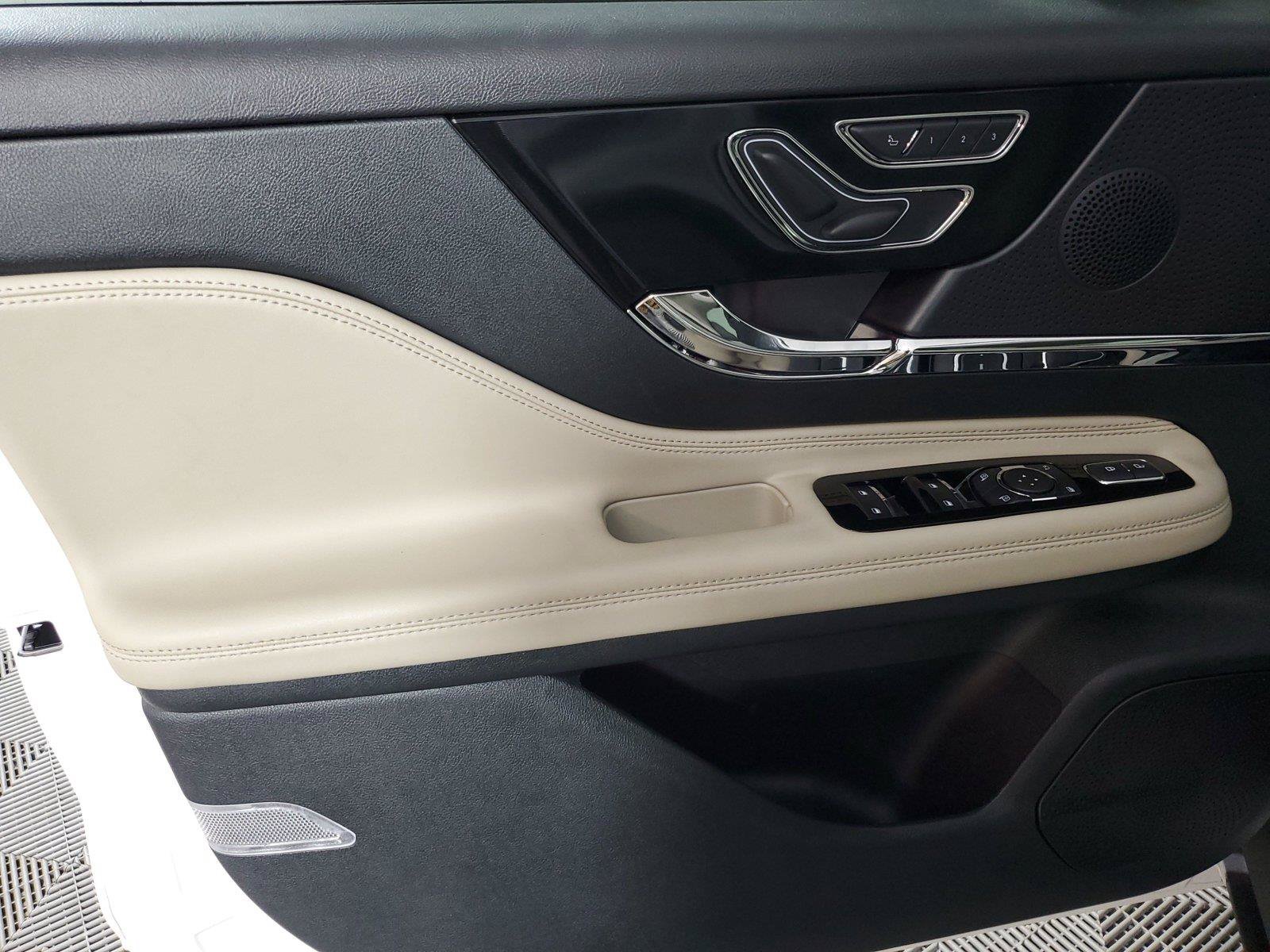 Used 2026 Lincoln Corsair Reserve w/ Rear Removable Package Tray FWD image 18
