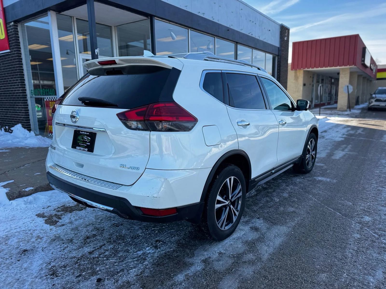 Used 2017 Nissan Rogue SL image 7