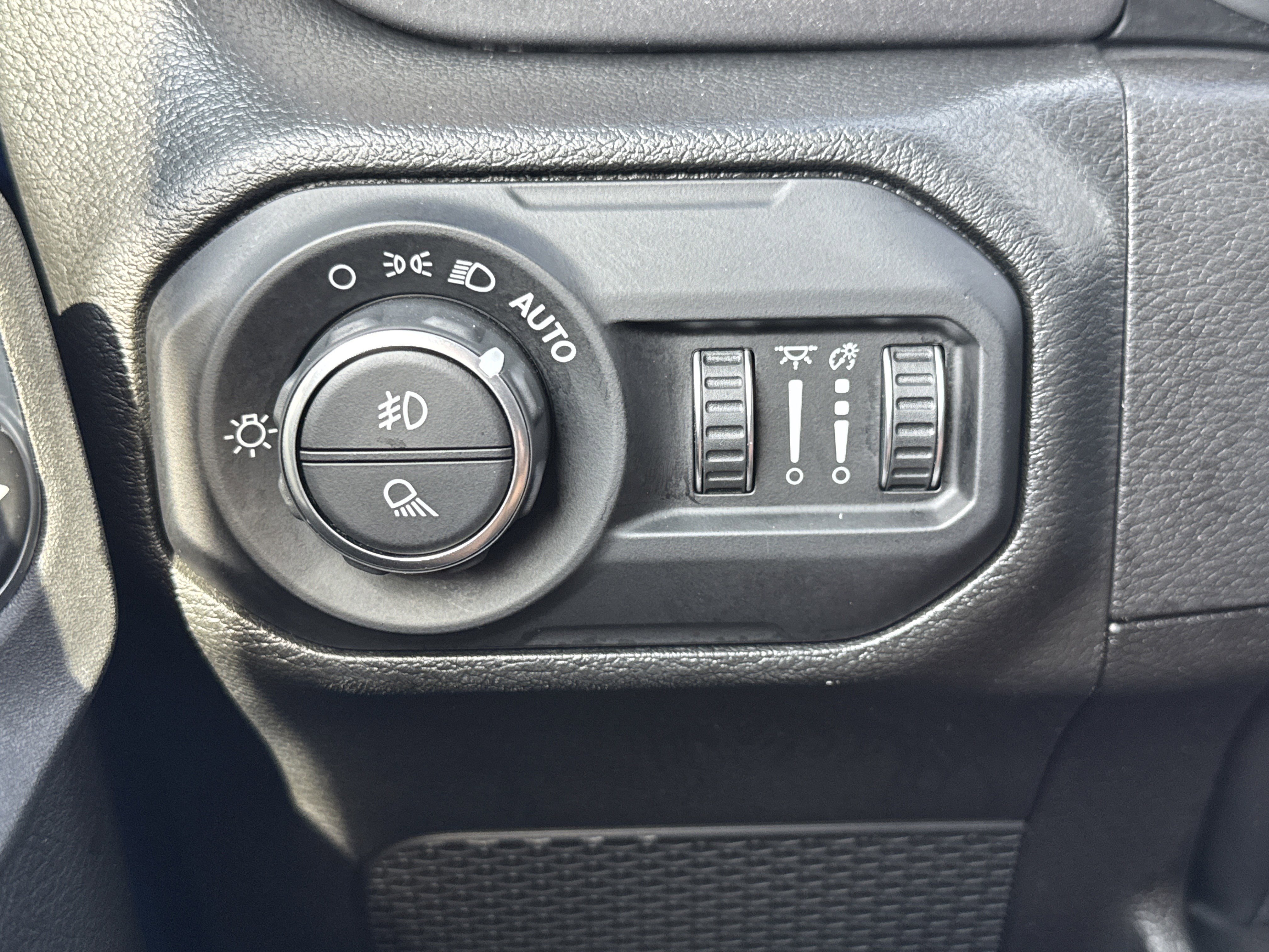 Used 2022 Jeep Gladiator Mojave w/ LED Lighting Group image 15