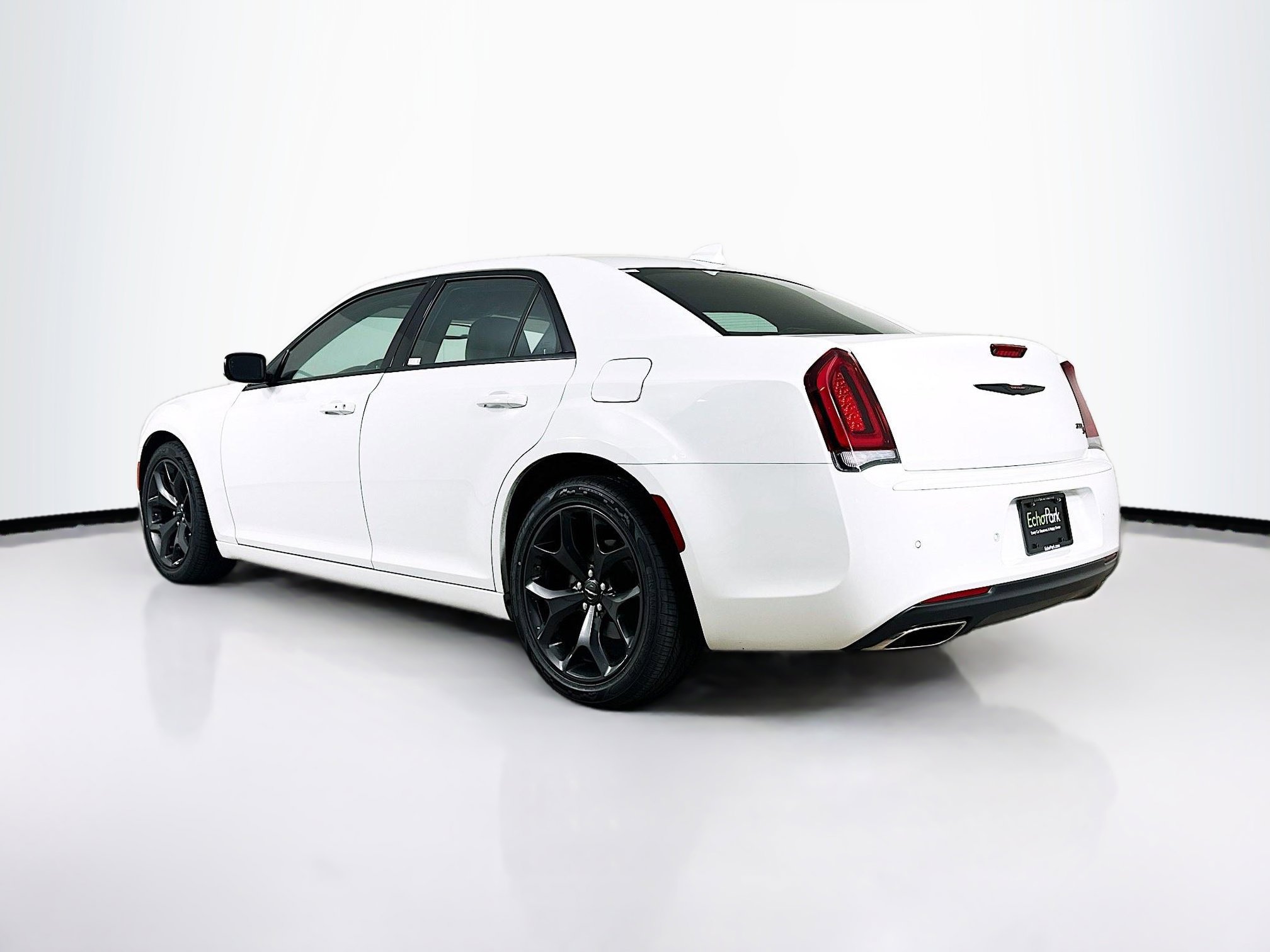 Used 2023 Chrysler 300 S RWD image 5