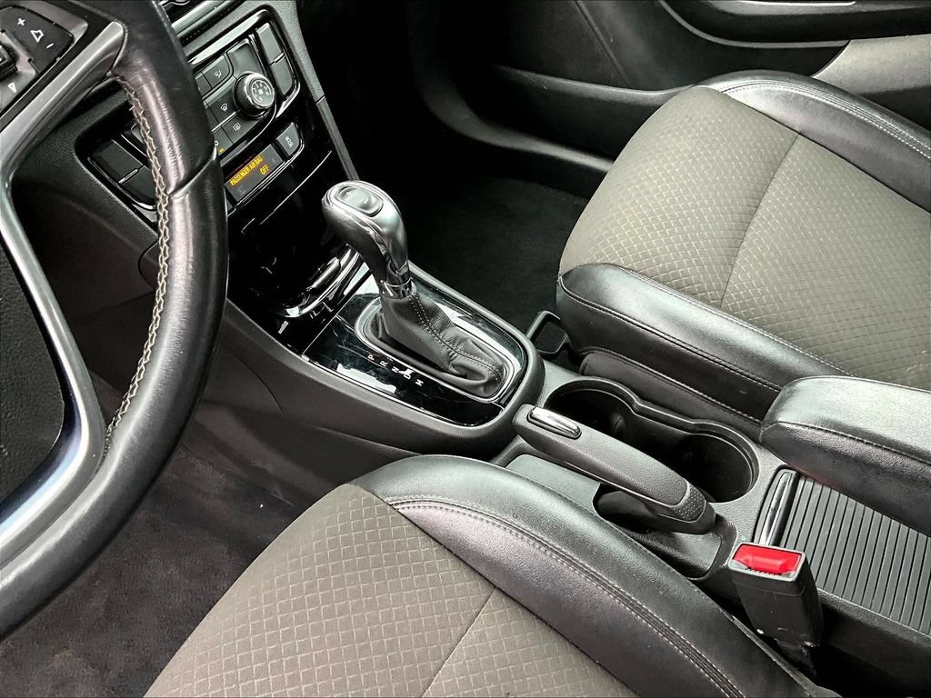 Used 2020 Buick Encore Preferred FWD image 19