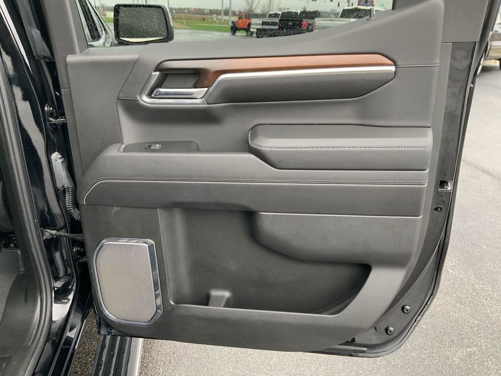 Used 2024 GMC Sierra 1500 Denali AWD/4WD image 8