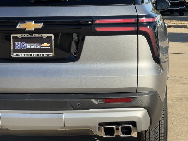 Used 2025 Chevrolet Traverse LT FWD image 7