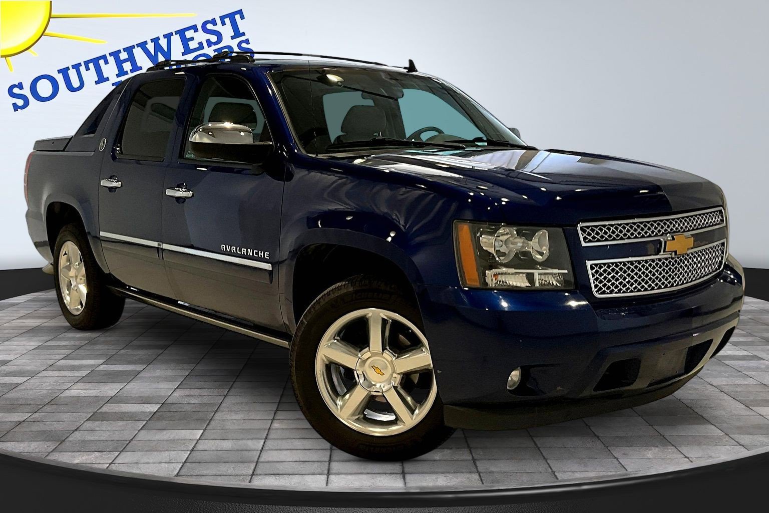 Used 2013 Chevrolet Avalanche LTZ AWD/4WD image 3