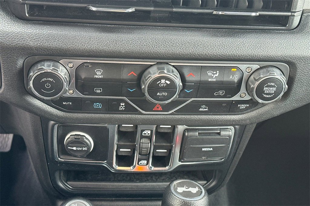 Used 2024 Jeep Wrangler Unlimited image 24