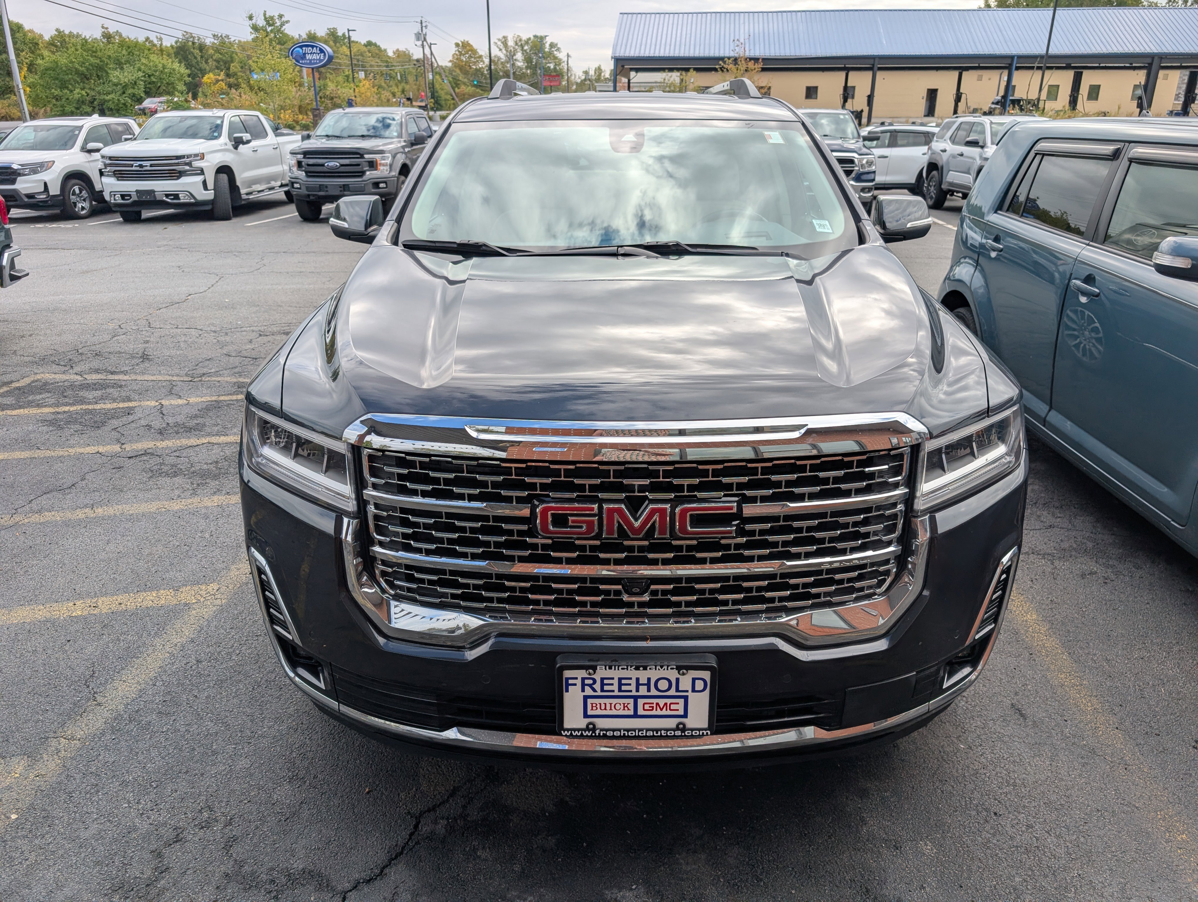 Used 2022 GMC Acadia Denali w/ Denali Ultimate Package image 2