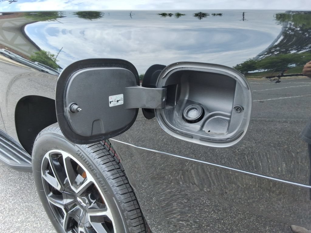Certified 2021 Chevrolet Suburban RST RWD image 13