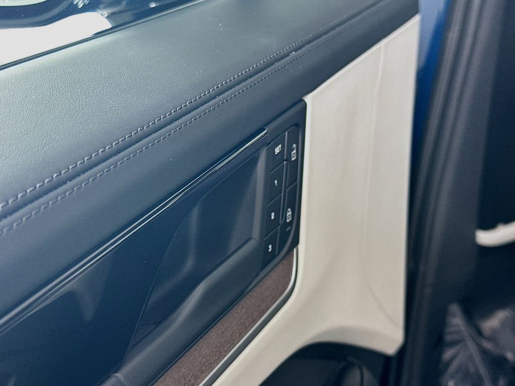 New 2025 Porsche Cayenne GTS image 19