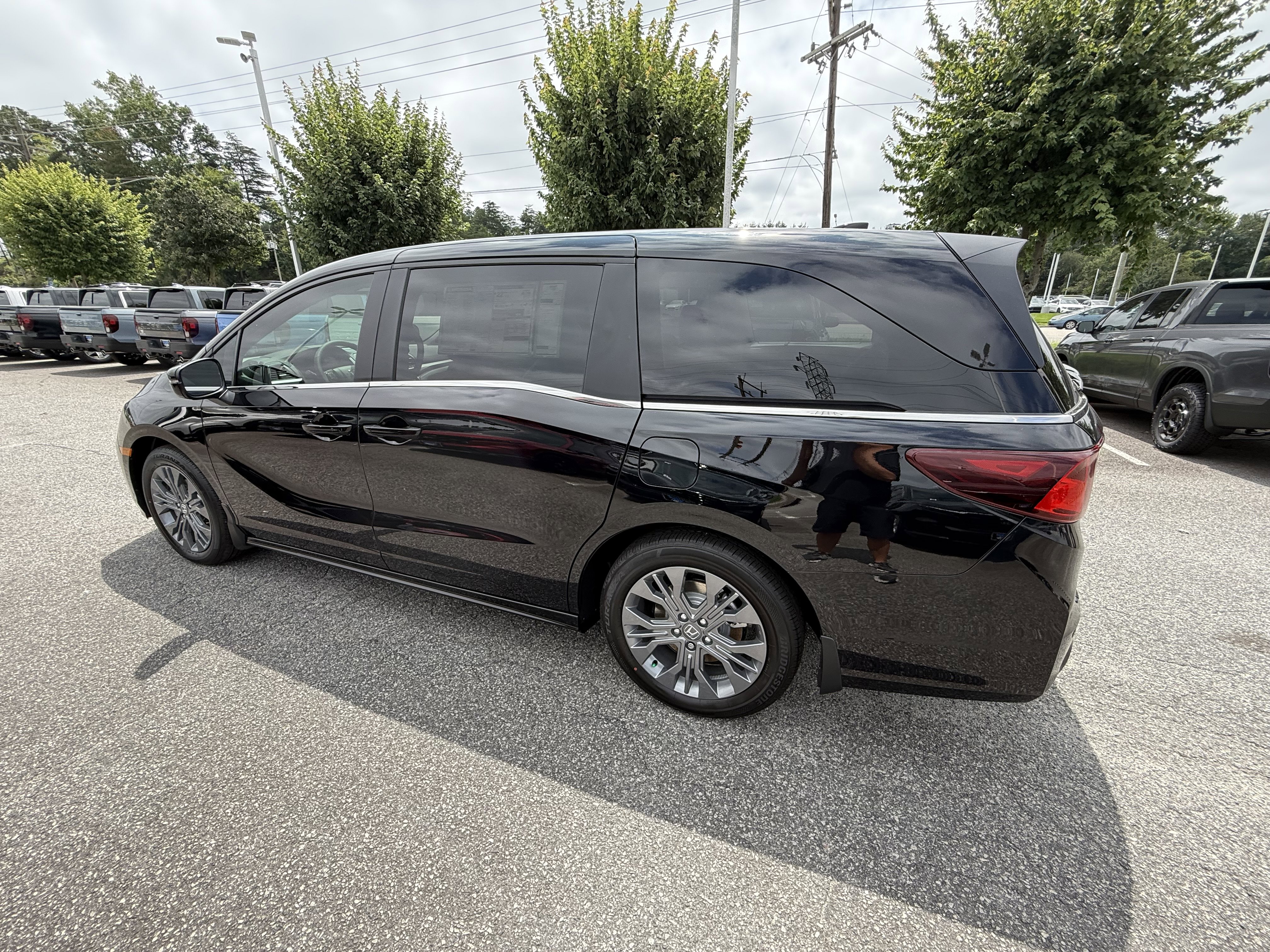 New 2026 Honda Odyssey Touring image 7