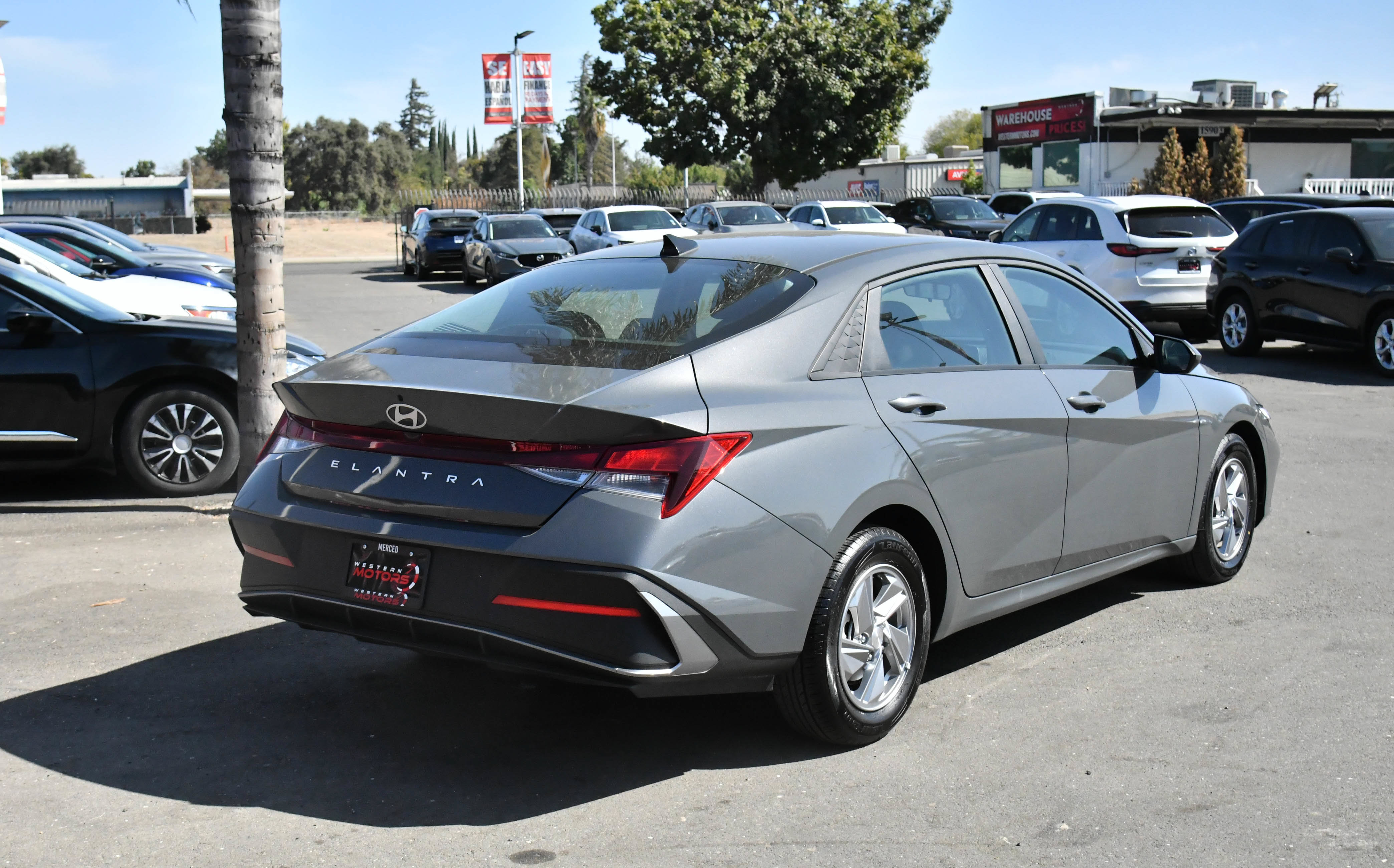 Used 2024 Hyundai Elantra SE FWD image 8