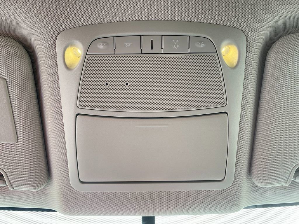 Used 2018 Nissan Rogue SV w/ Premium Package image 24