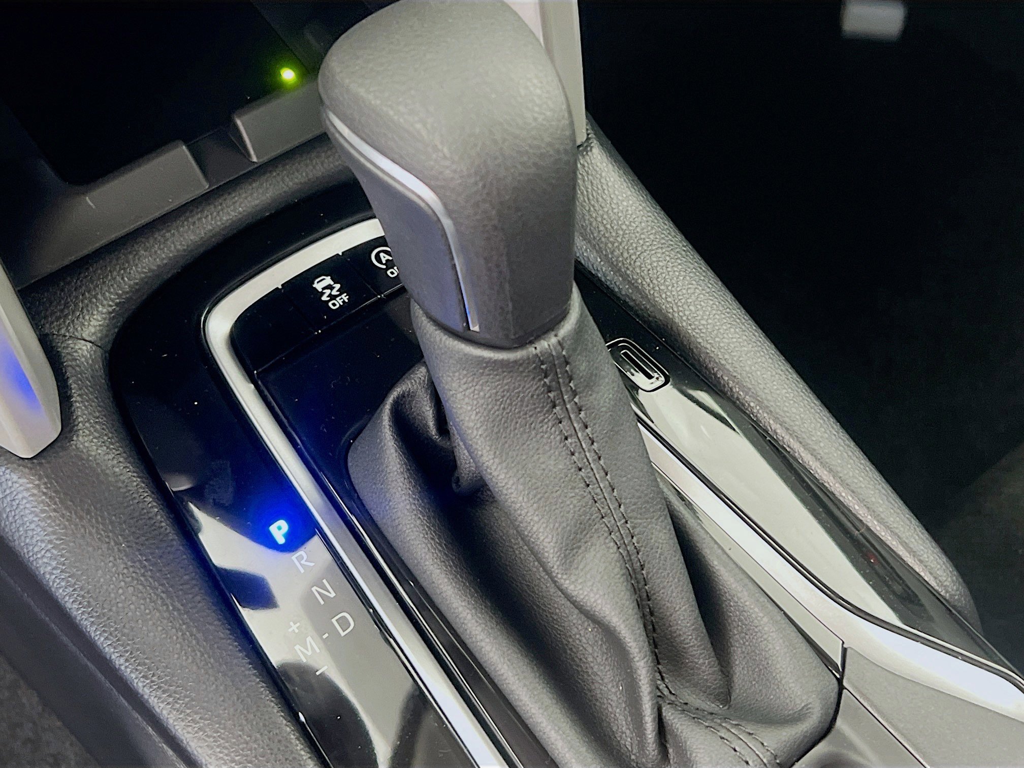 Used 2025 Toyota Corolla Cross LE image 25