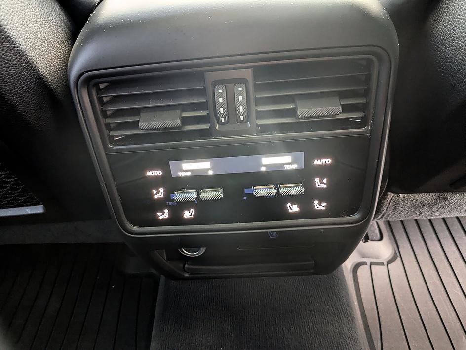 Used 2024 Porsche Cayenne image 39