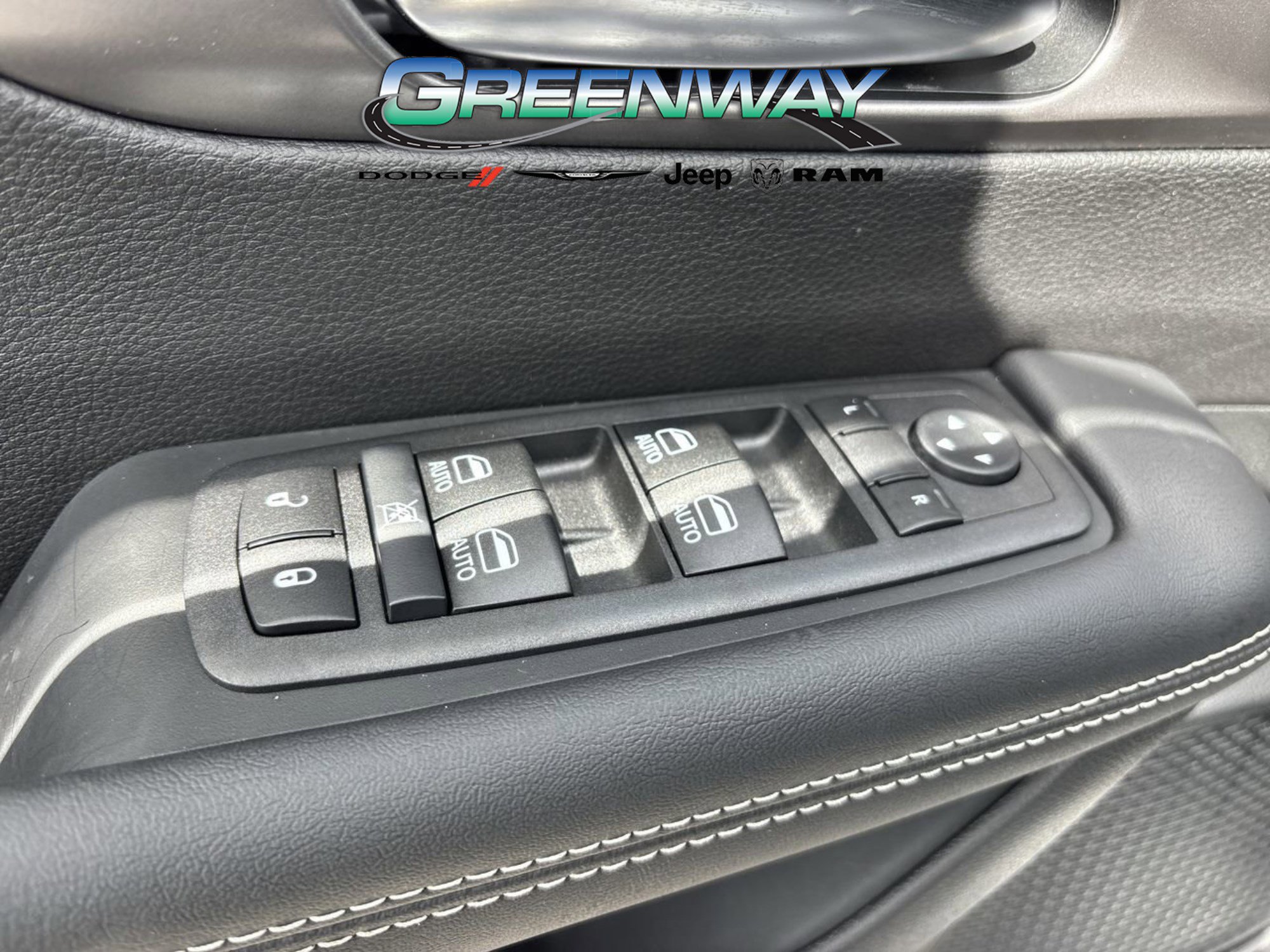 New 2026 Chrysler Pacifica Select w/ S Appearance Package image 18