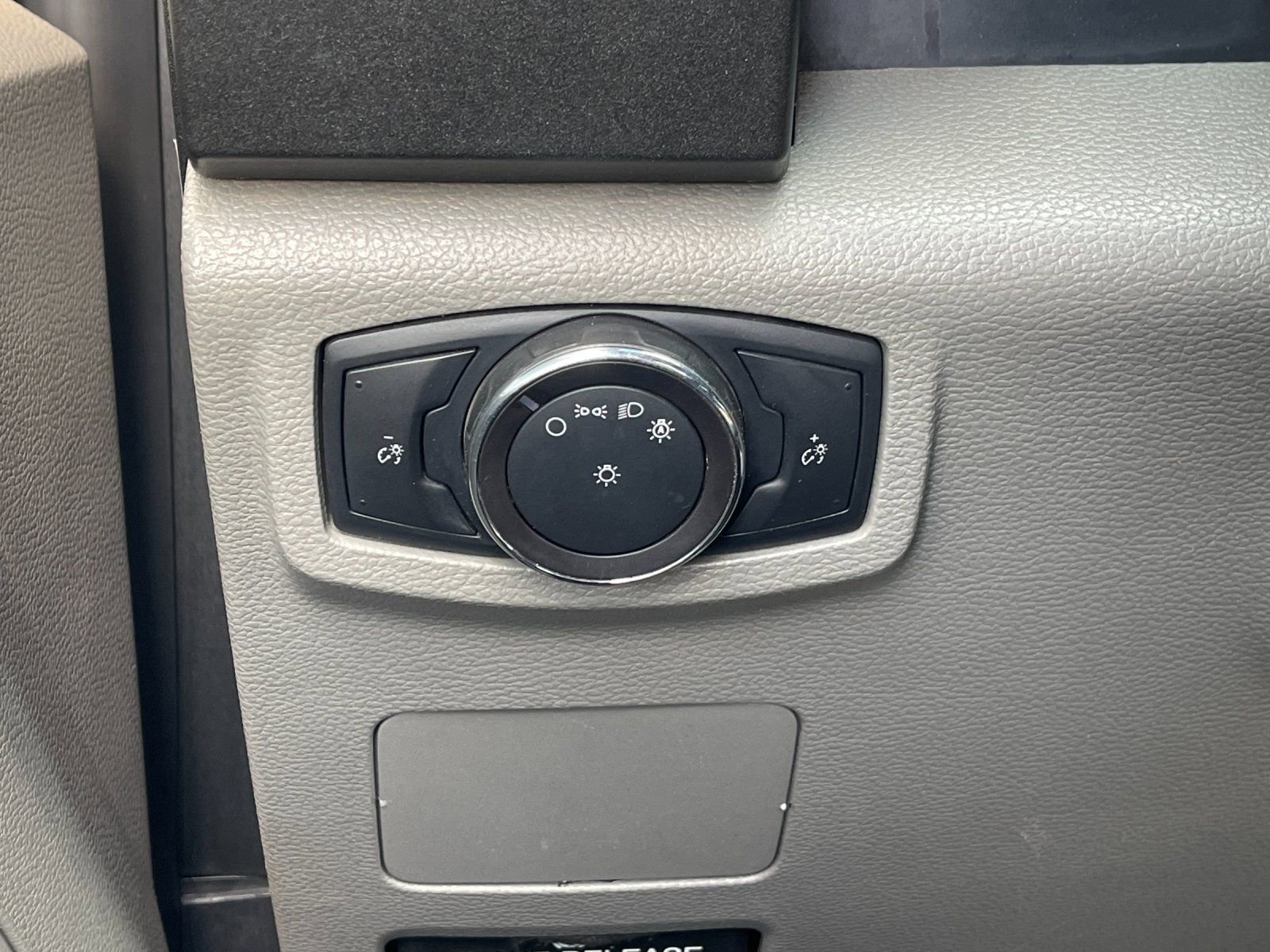 Used 2018 Ford F550 2WD Regular Cab Super Duty image 26