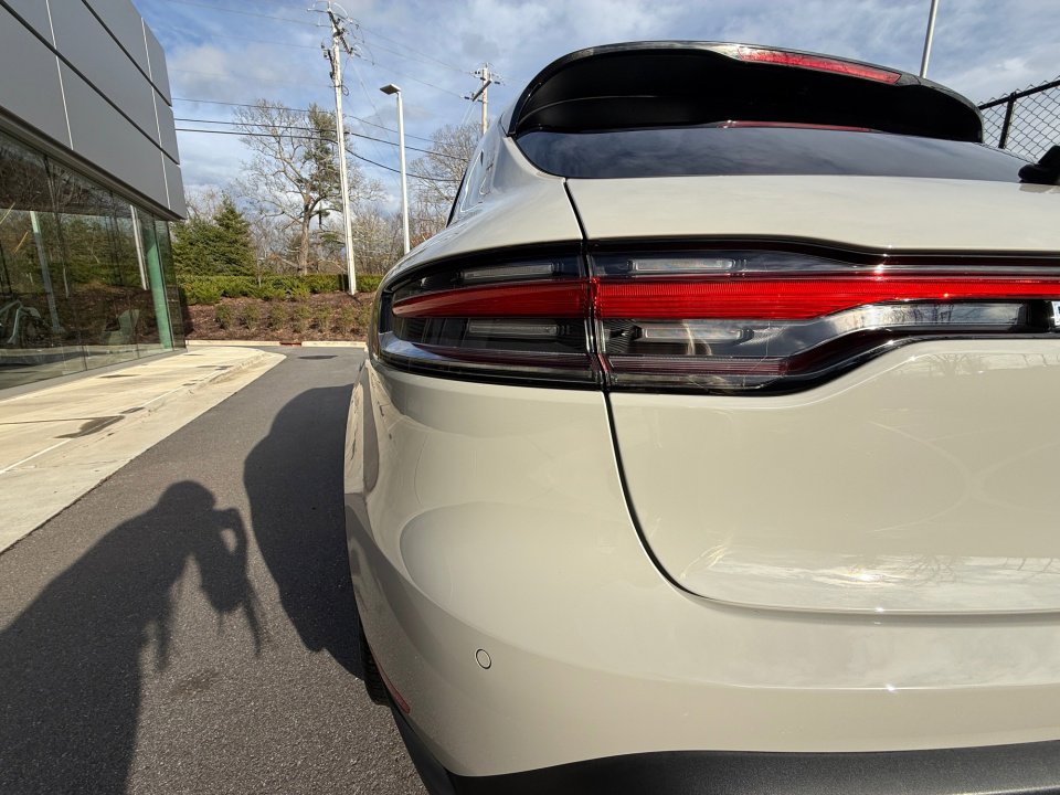 Certified 2025 Porsche Macan image 14