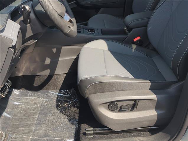 New 2026 Volkswagen Tiguan SE R-Line FWD image 18