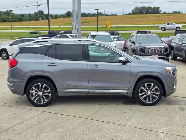 Used 2018 GMC Terrain Denali w/ Driver Alert Package II AWD/4WD image 9