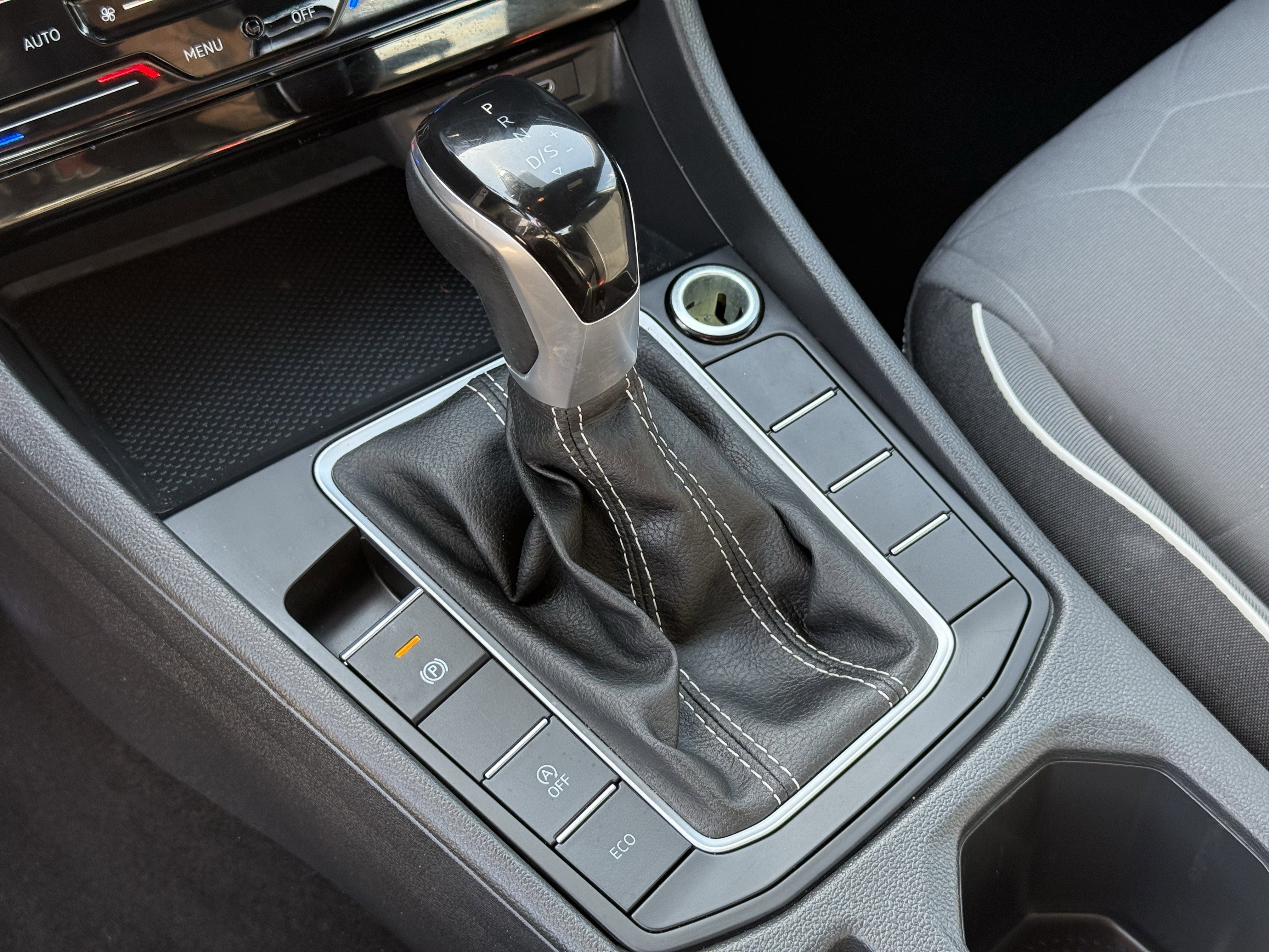 Used 2025 Volkswagen Jetta Sport FWD image 23