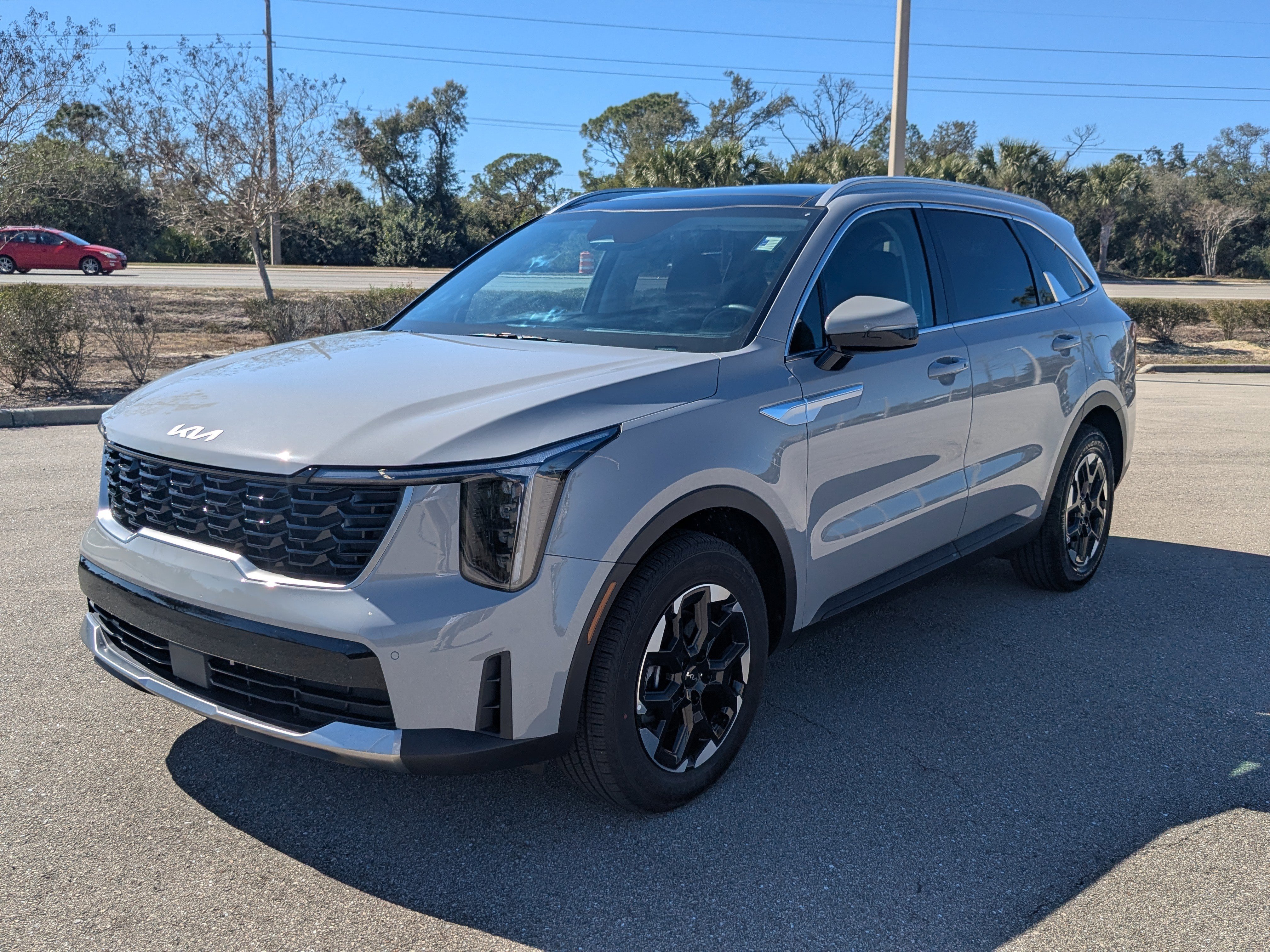 Certified 2025 Kia Sorento S w/ Panoramic Sunroof Package image 9
