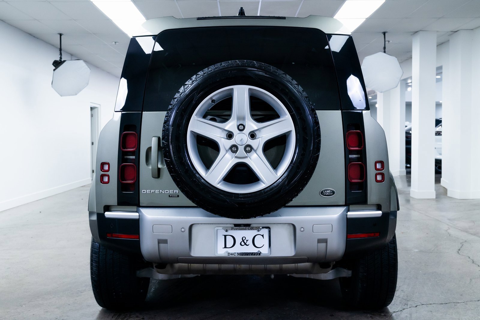 Used 2021 Land Rover Defender 110 SE image 5