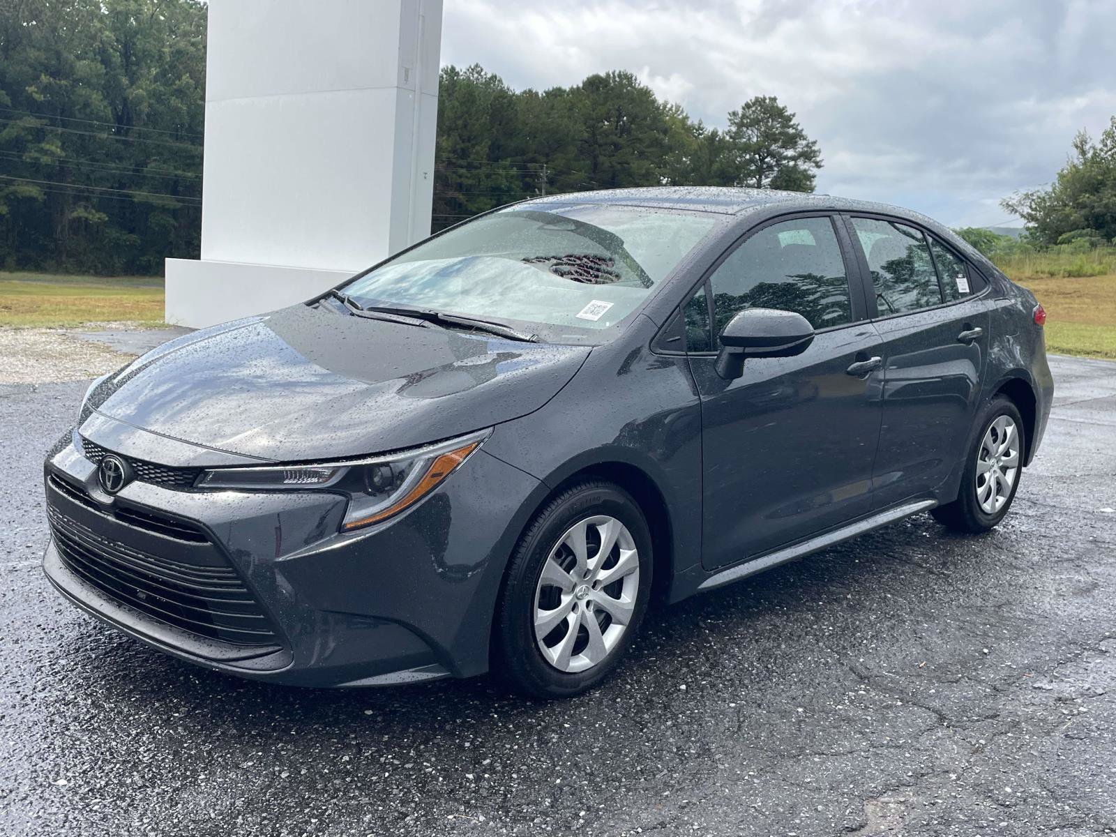 Used 2026 Toyota Corolla LE FWD image 5