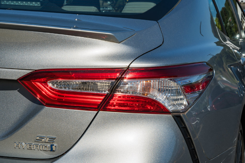 Used 2020 Toyota Camry SE w/ Sunroof Package FWD image 6
