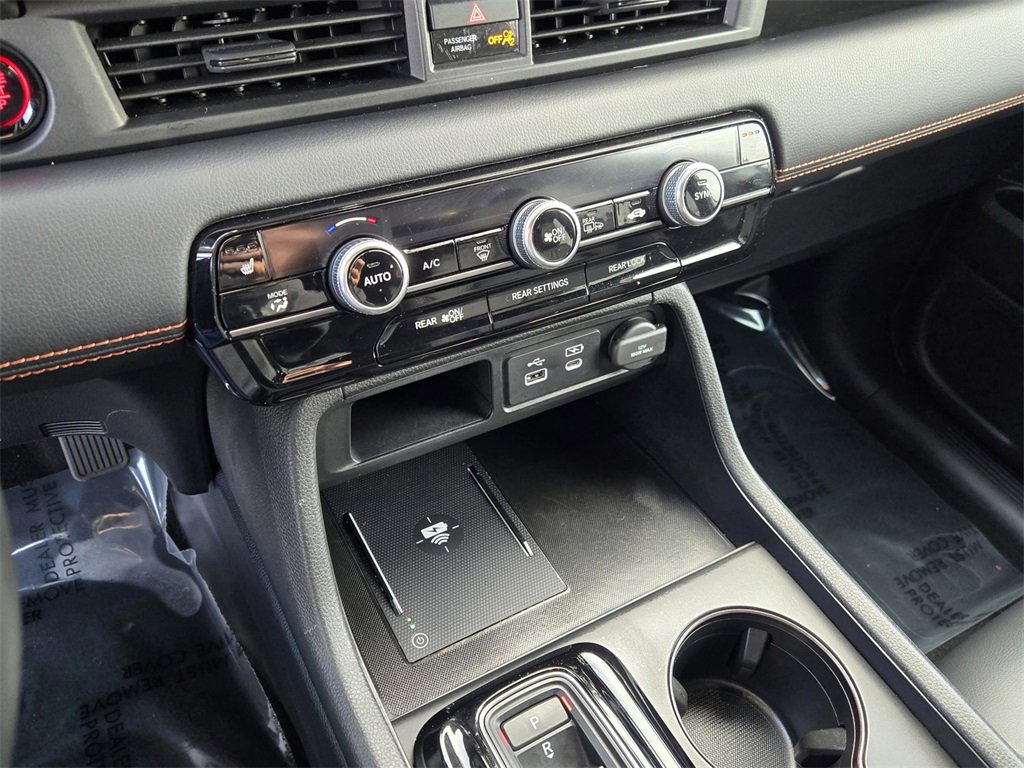 Used 2025 Honda Pilot TrailSport image 23