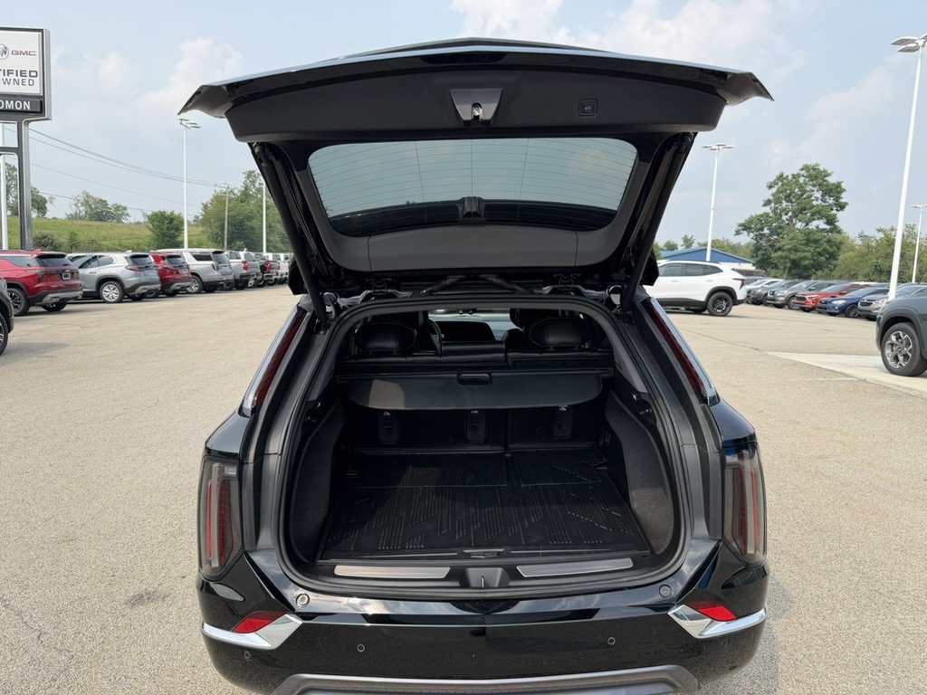 Certified 2025 Cadillac Optiq Luxury 2 w/ LPO, Floor Liner Package AWD/4WD image 12