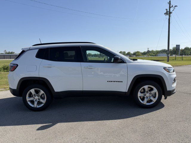 Used 2024 Jeep Compass Latitude AWD/4WD image 6