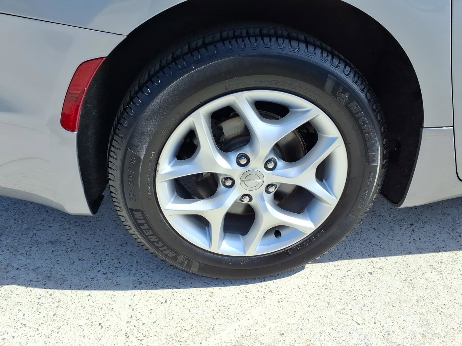 Used 2020 Chrysler Pacifica Limited image 6