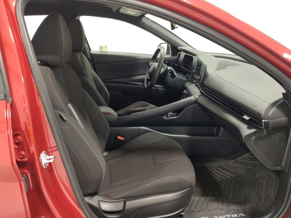 Used 2025 Hyundai Elantra Sport FWD image 21