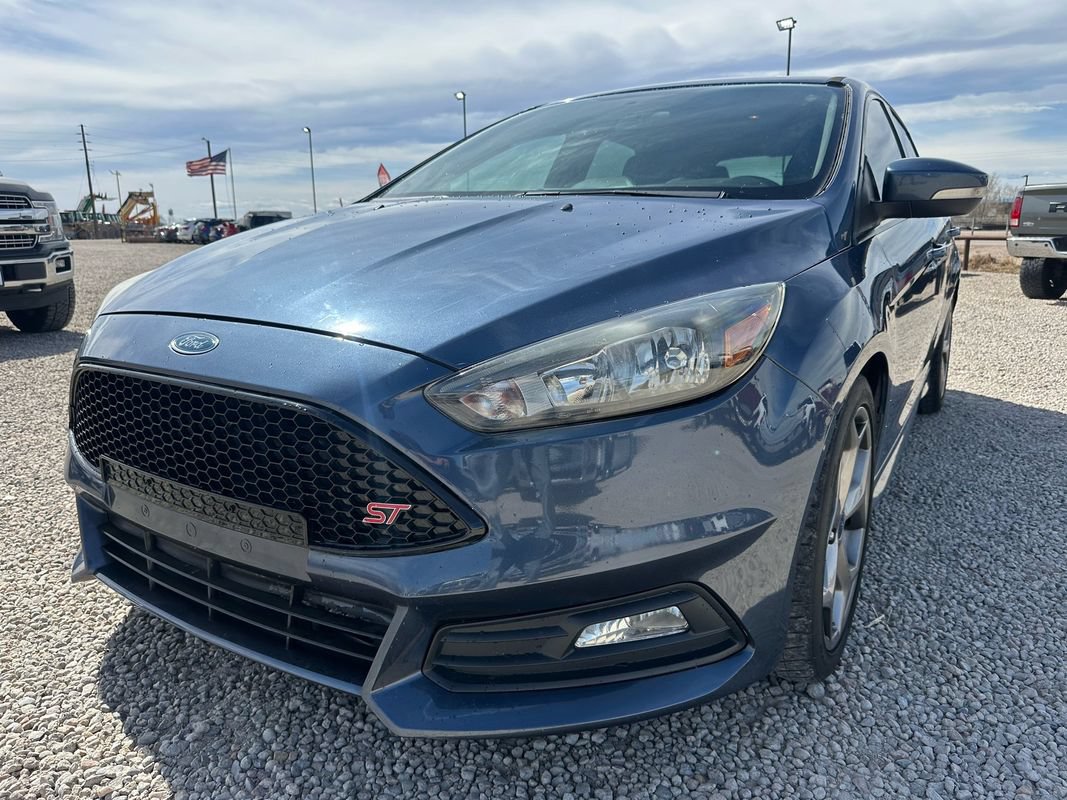 Used 2018 Ford Focus ST FWD image 4