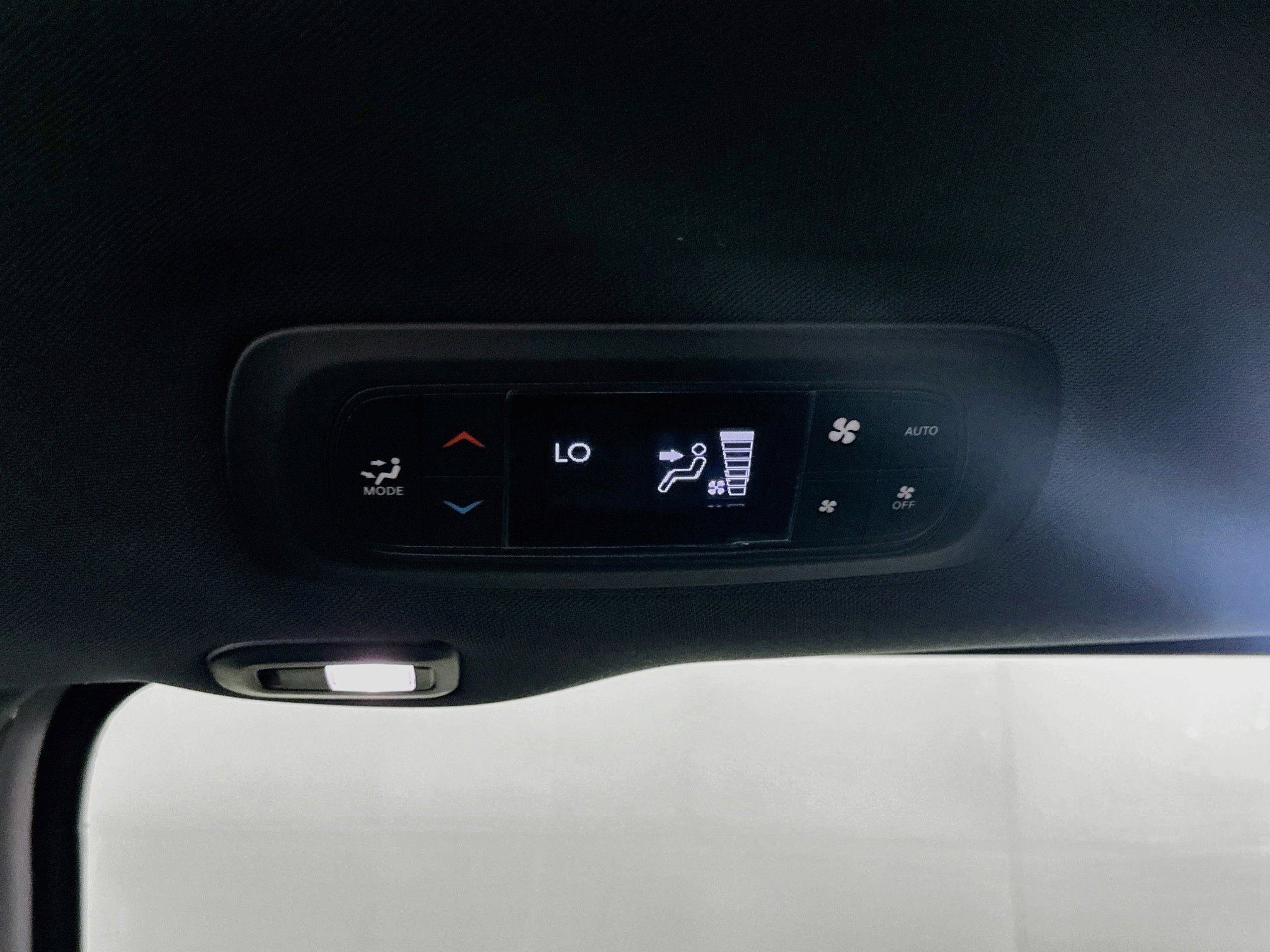 Used 2025 Chrysler Pacifica Premium FWD image 27